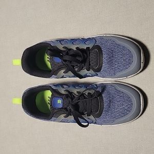 All in Motion boy sneakers sz 5